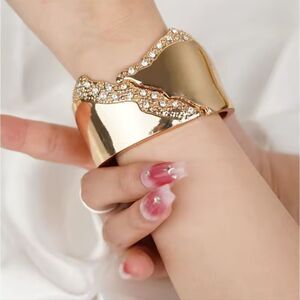 Brand New Top Fashion Gold Tone Rhinestone Bangle Bracelet